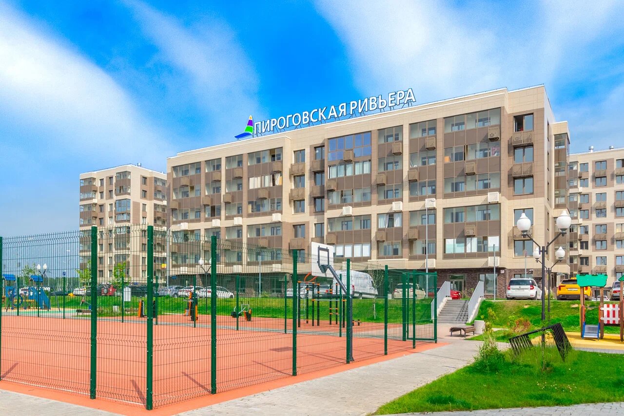 Корпус 14 и спортивная площадка