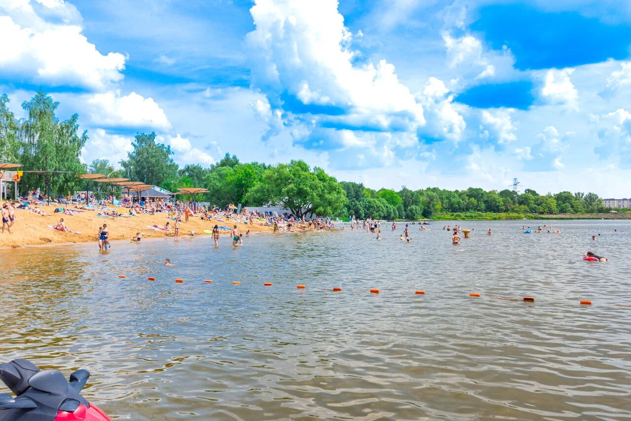 Пляж на Пироговском водохранилище